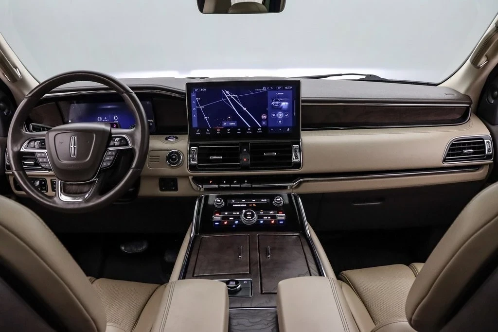2023 Lincoln Navigator 4th Gen - Image 16 of 21