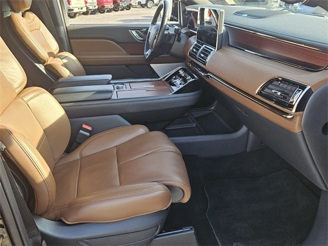 2023 Lincoln Navigator 4th Gen - Image 17 of 21