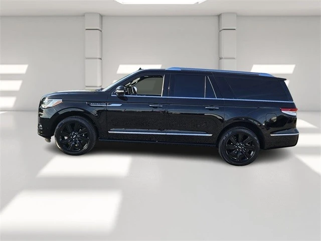 2023 Lincoln Navigator 4th Gen - Image 2 of 21