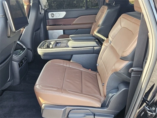 2023 Lincoln Navigator 4th Gen - Image 10 of 21