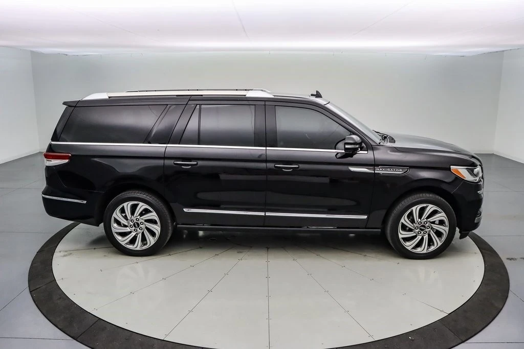 2023 Lincoln Navigator 4th Gen - Image 4 of 21