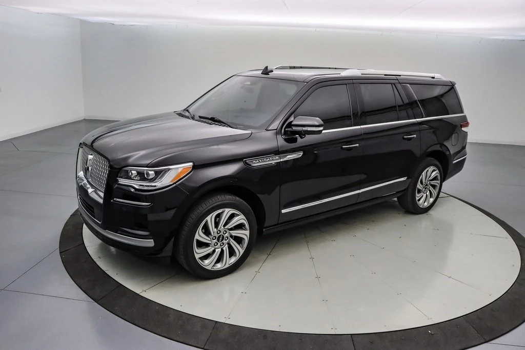 2023 Lincoln Navigator 4th Gen - Image 9 of 21