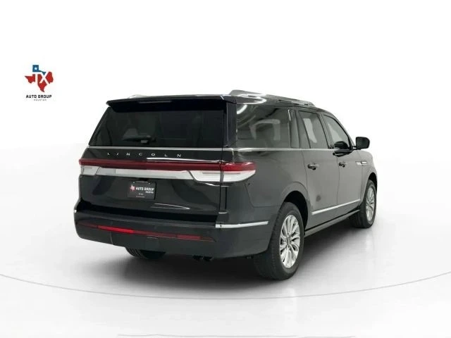 2023 Lincoln Navigator 4th Gen - Image 8 of 12