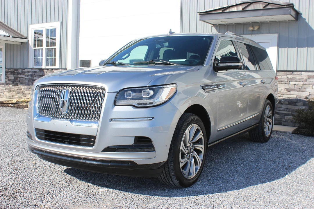 2023 Lincoln Navigator 4th Gen - Image 2 of 21