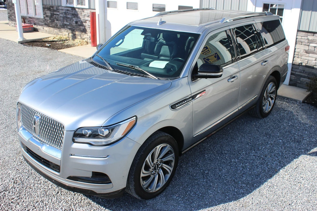 2023 Lincoln Navigator 4th Gen - Image 11 of 21