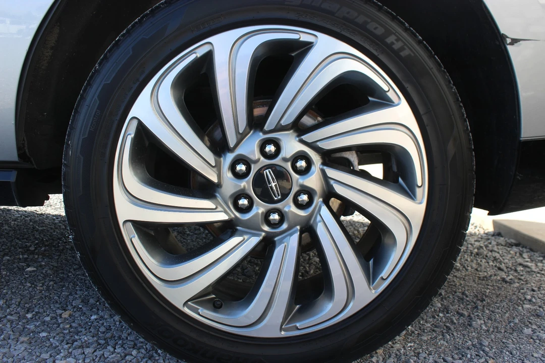 2023 Lincoln Navigator 4th Gen - Image 10 of 21