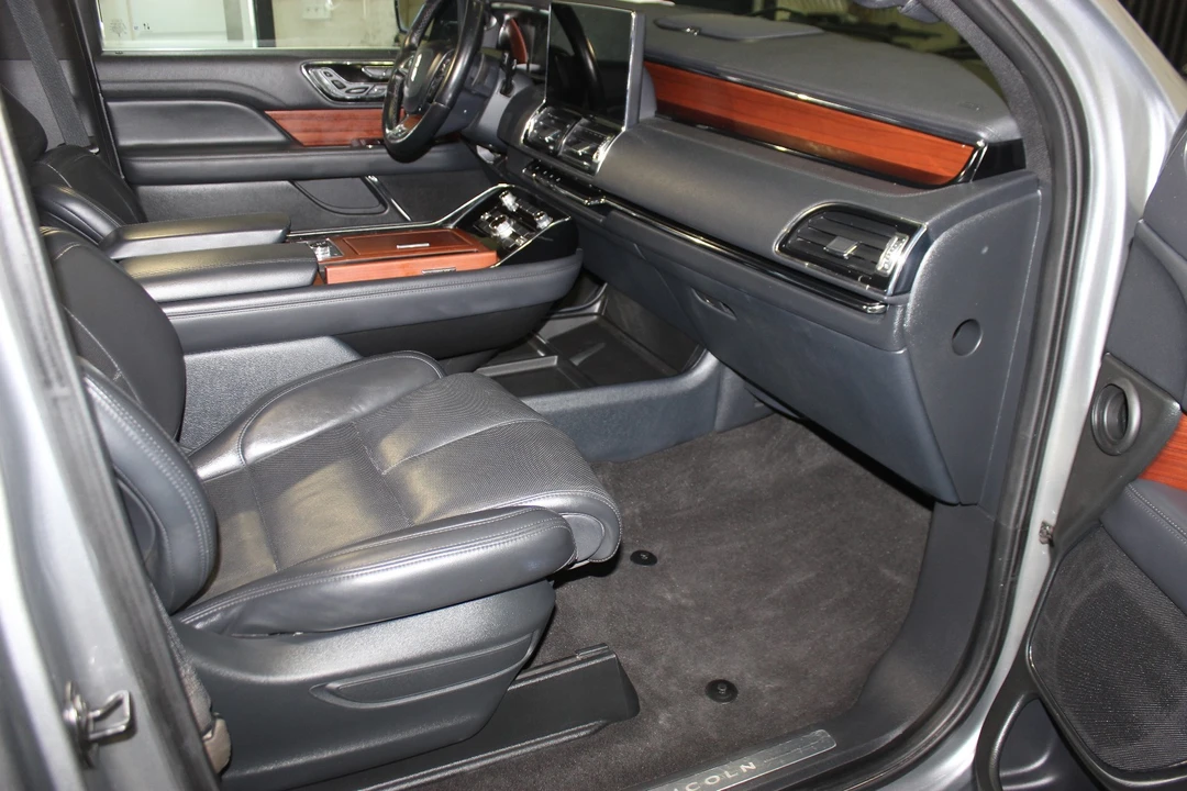 2023 Lincoln Navigator 4th Gen - Image 17 of 21