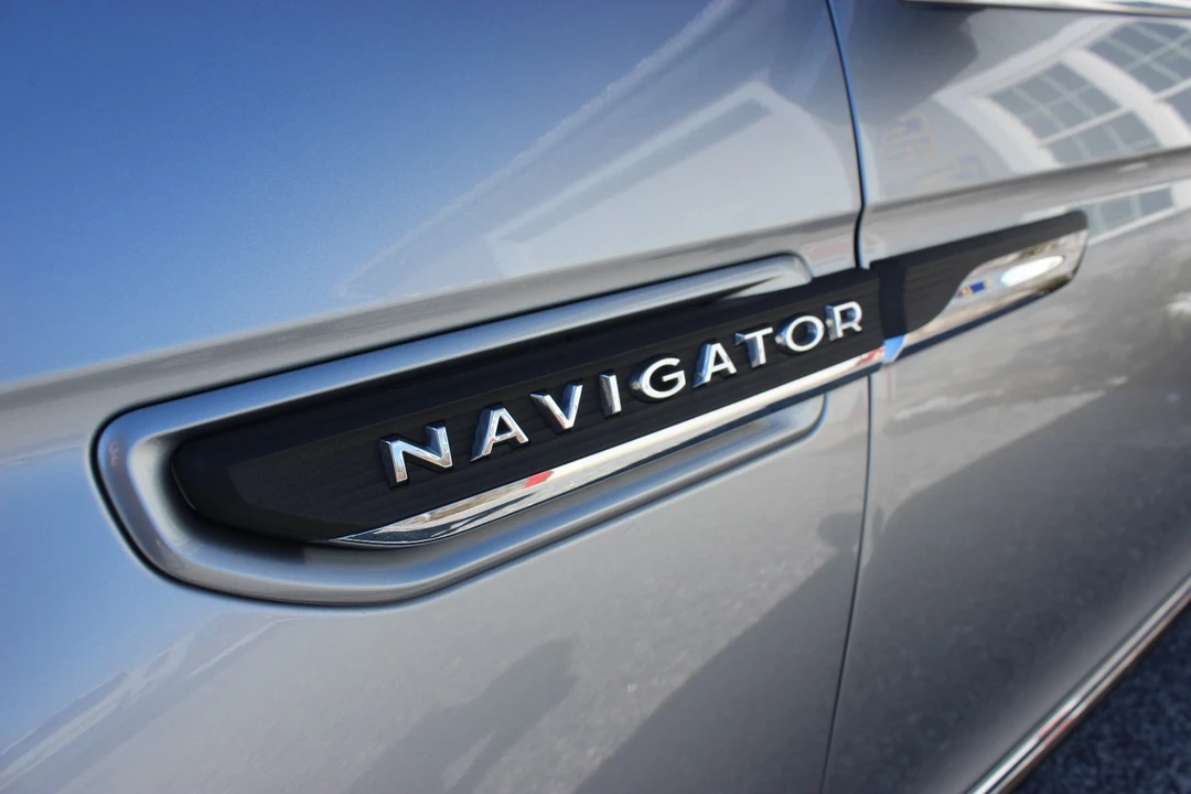 2023 Lincoln Navigator 4th Gen - Image 13 of 21