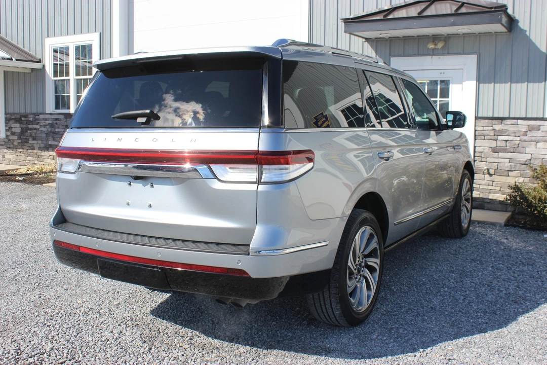 2023 Lincoln Navigator 4th Gen - Image 9 of 21