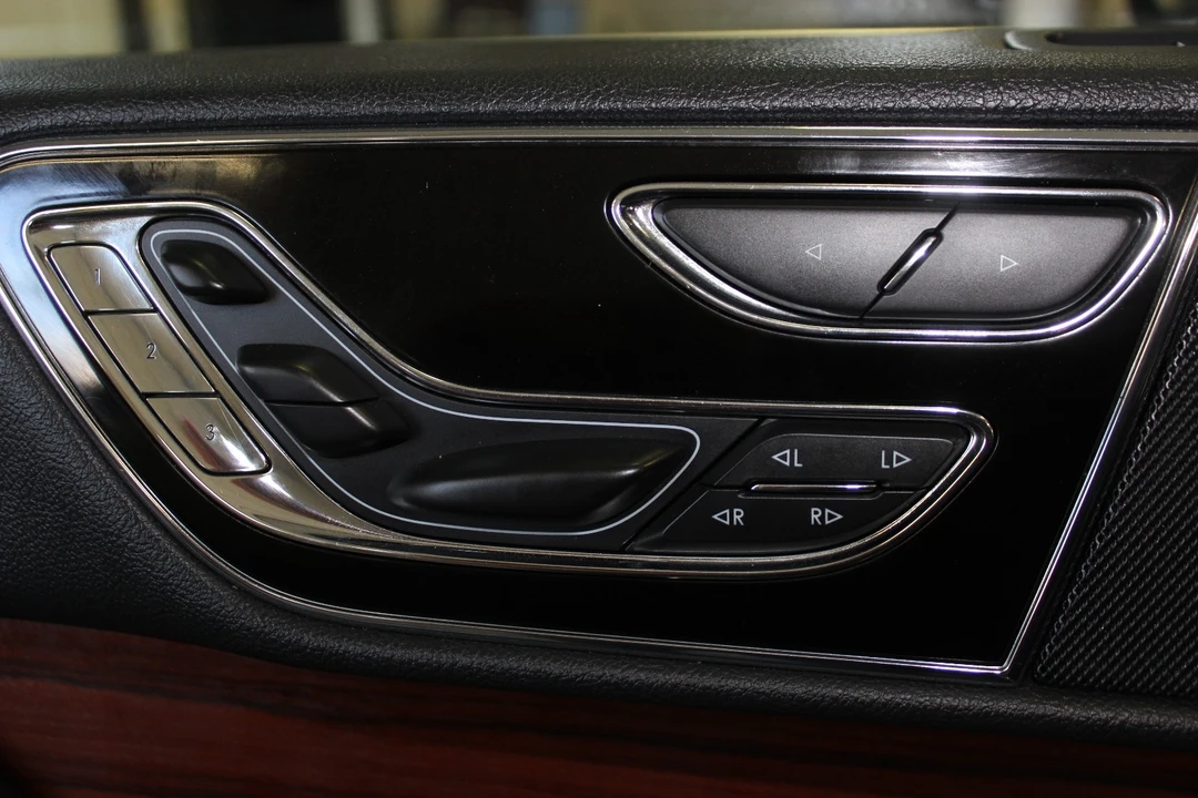 2023 Lincoln Navigator 4th Gen - Image 19 of 21