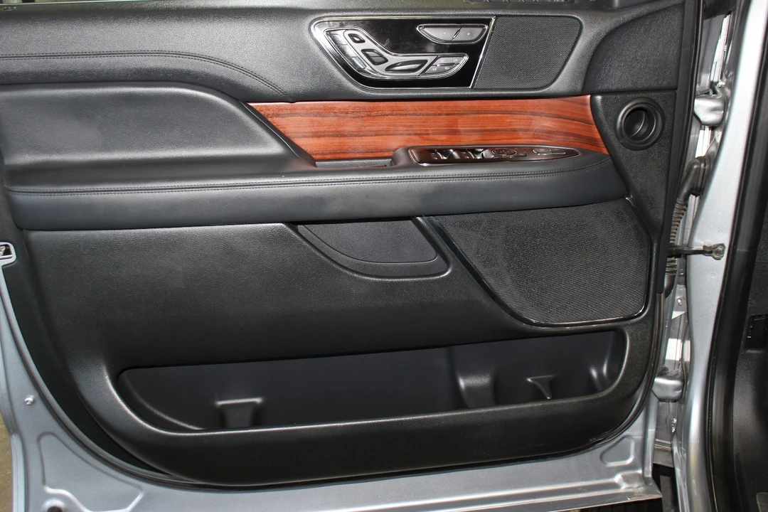 2023 Lincoln Navigator 4th Gen - Image 20 of 21