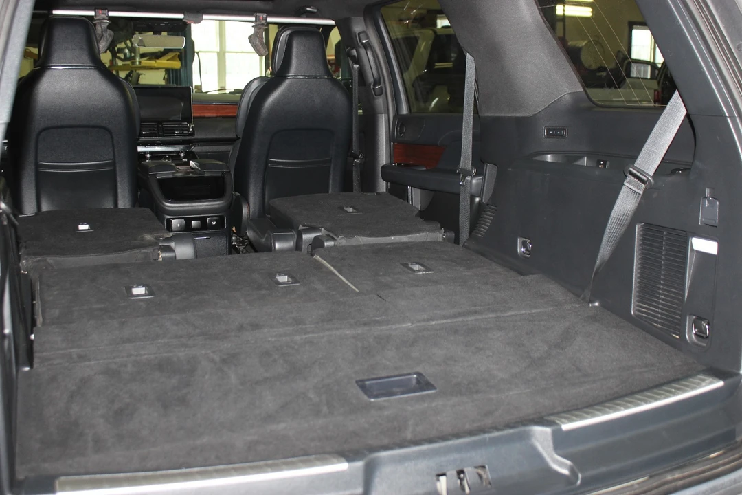 2023 Lincoln Navigator 4th Gen - Image 14 of 21