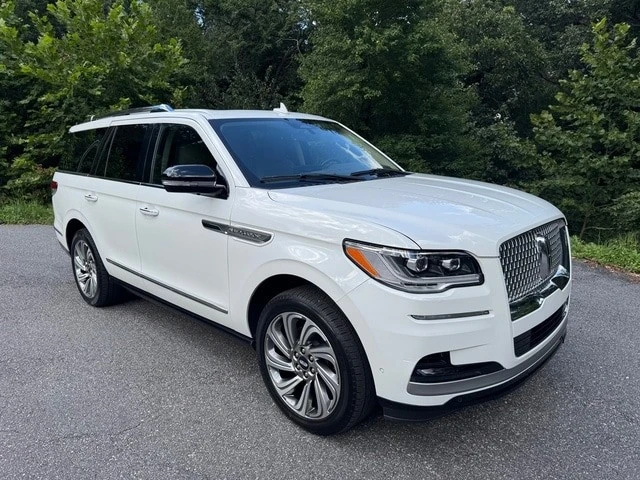 2023 Lincoln Navigator 4th Gen - Image 4 of 12