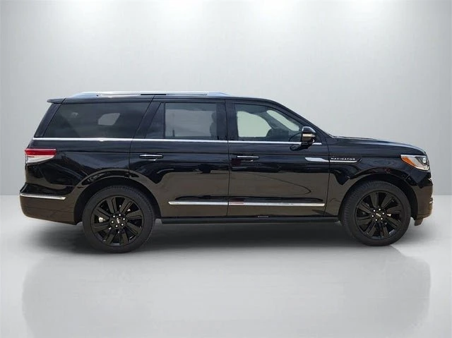 2023 Lincoln Navigator 4th Gen - Image 2 of 20