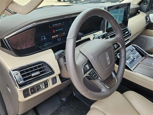 2023 Lincoln Navigator 4th Gen - Image 10 of 20