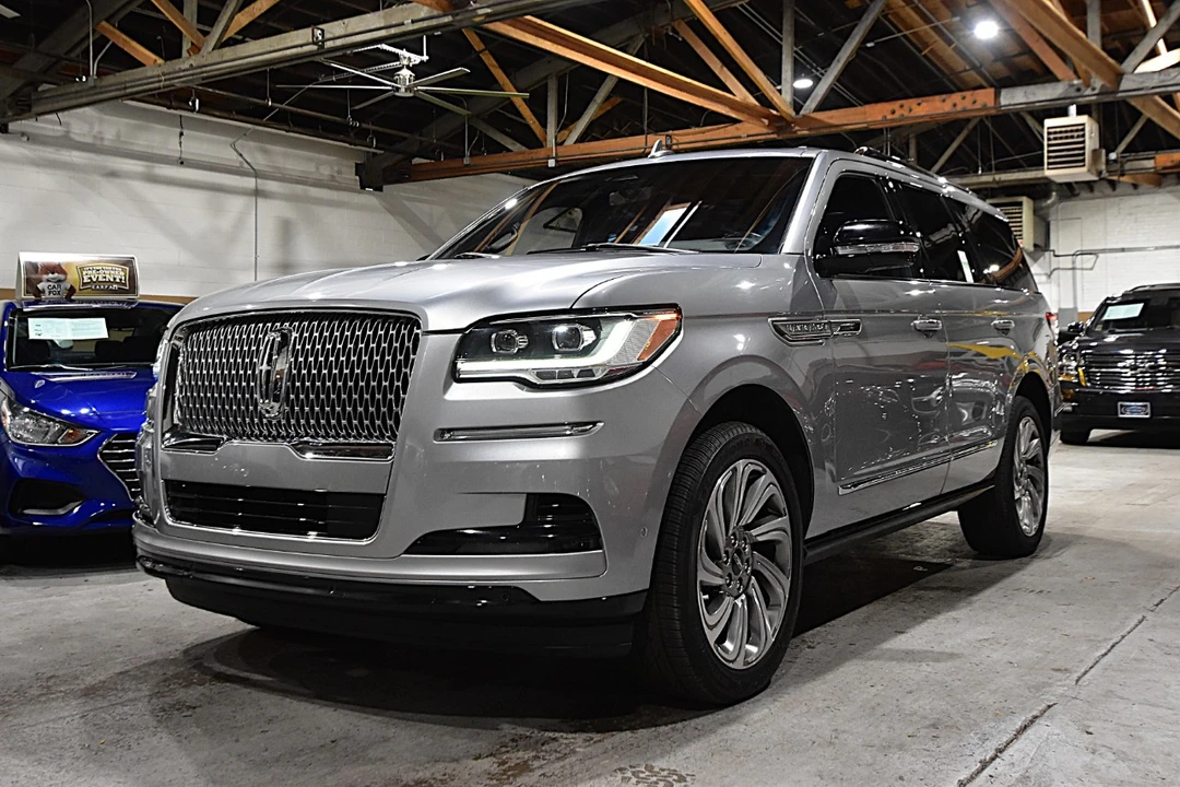 2023 Lincoln Navigator 4th Gen - Image 6 of 21