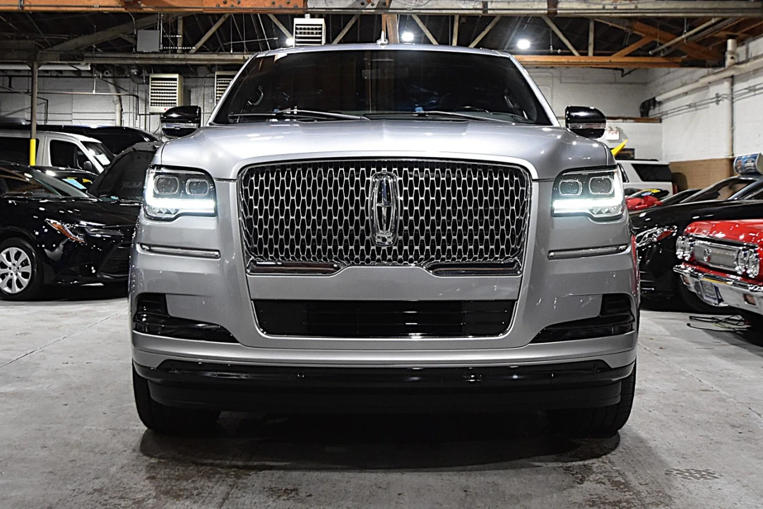 2023 Lincoln Navigator 4th Gen - Image 2 of 21