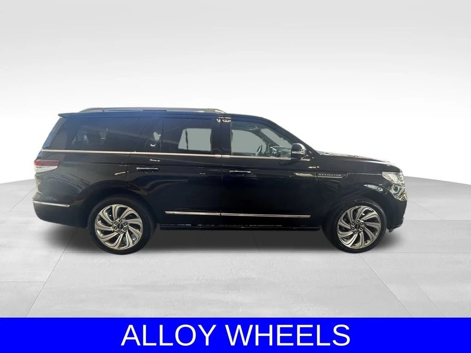2023 Lincoln Navigator 4th Gen - Image 3 of 12