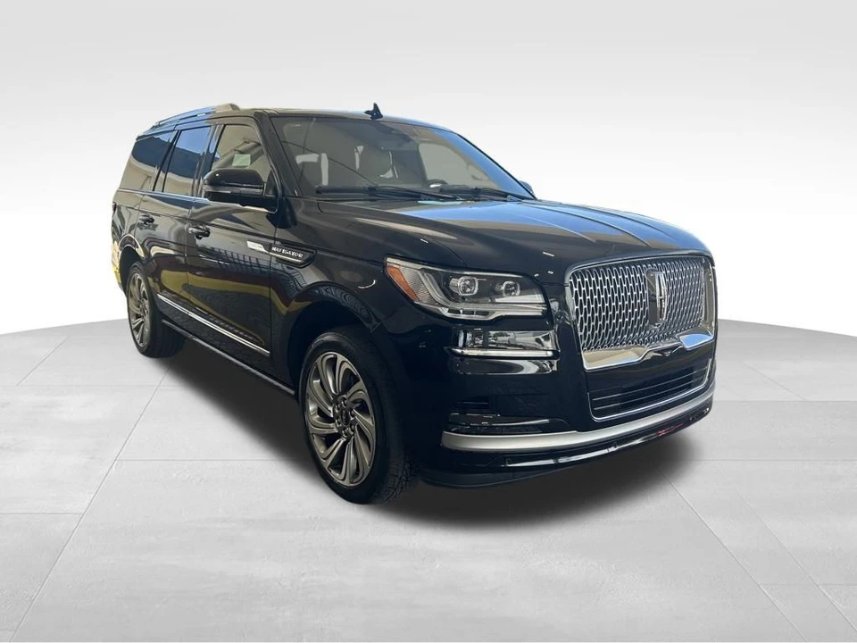 2023 Lincoln Navigator 4th Gen - Image 2 of 12