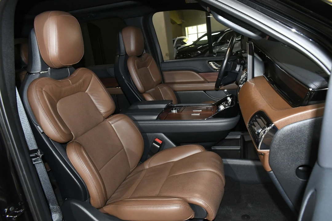 2023 Lincoln Navigator 4th Gen - Image 8 of 12