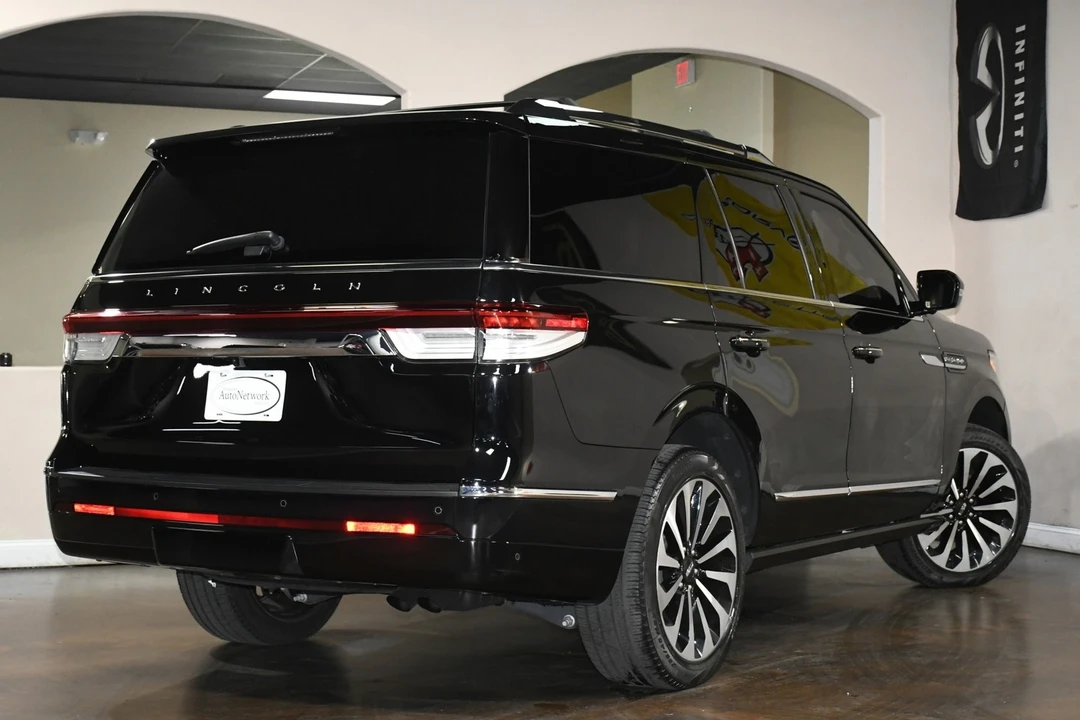 2023 Lincoln Navigator 4th Gen - Image 5 of 12