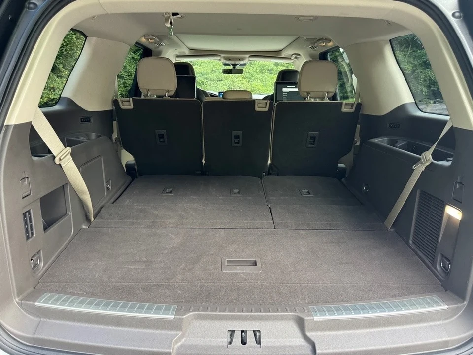 2023 Lincoln Navigator 4th Gen - Image 19 of 21