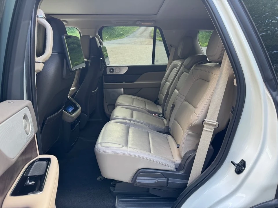 2023 Lincoln Navigator 4th Gen - Image 15 of 21