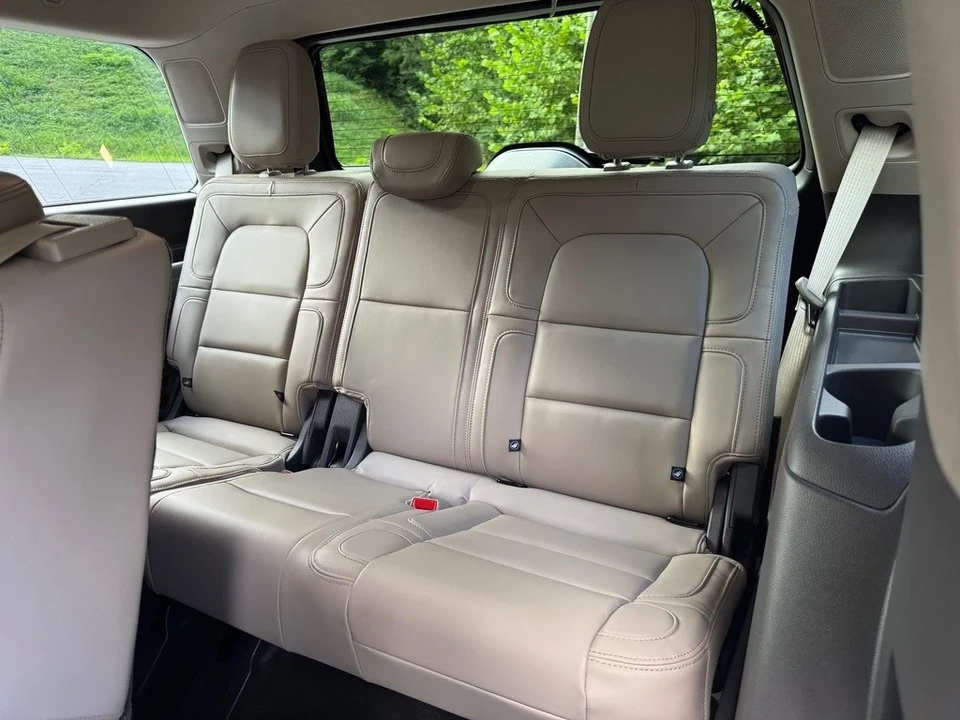 2023 Lincoln Navigator 4th Gen - Image 16 of 21