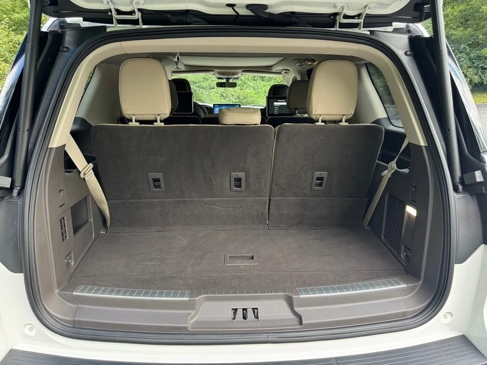 2023 Lincoln Navigator 4th Gen - Image 18 of 21