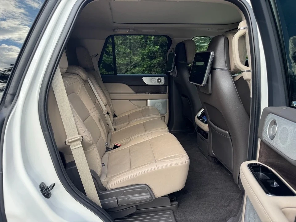 2023 Lincoln Navigator 4th Gen - Image 20 of 21