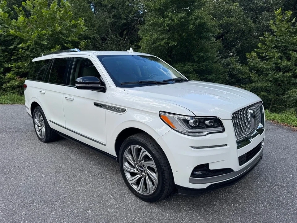 2023 Lincoln Navigator 4th Gen - Image 4 of 21