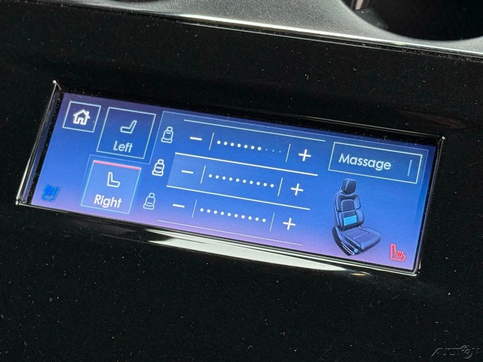 2023 Lincoln Navigator 4th Gen - Image 19 of 21