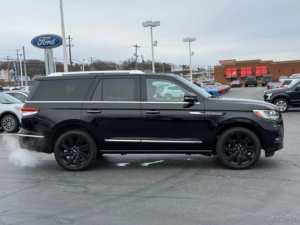 2023 Lincoln Navigator 4th Gen - Image 2 of 12