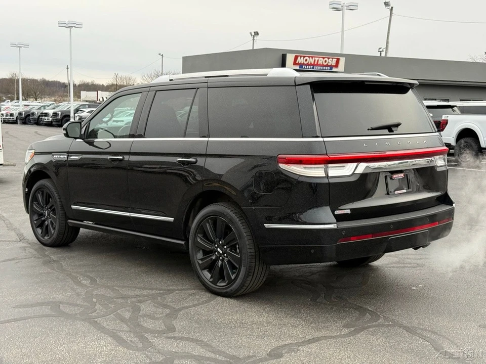 2023 Lincoln Navigator 4th Gen - Image 5 of 12