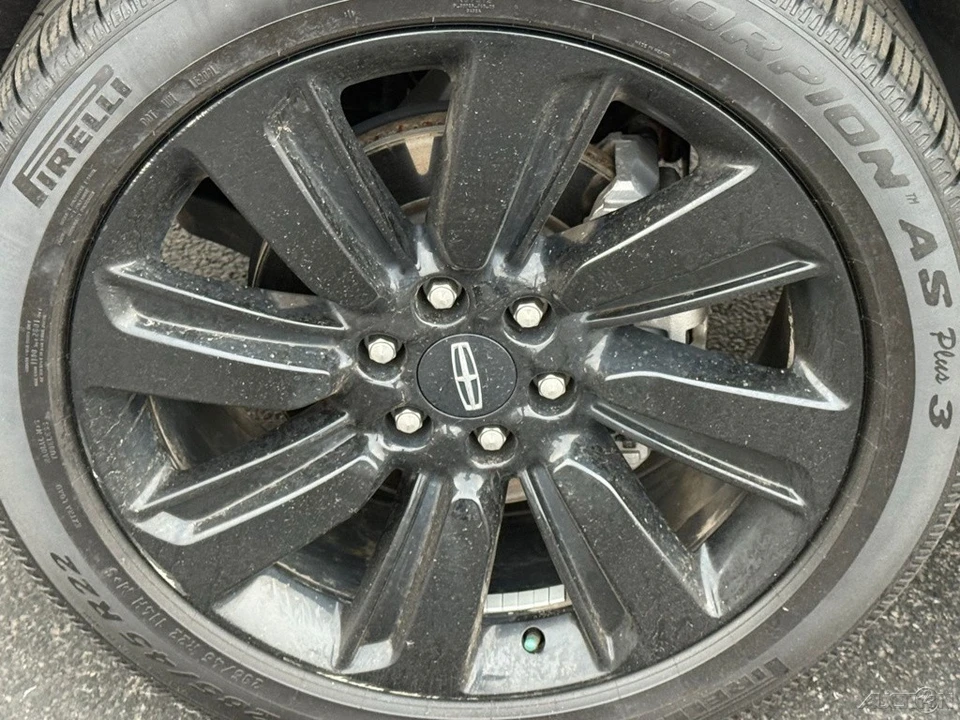 2023 Lincoln Navigator 4th Gen - Image 10 of 12