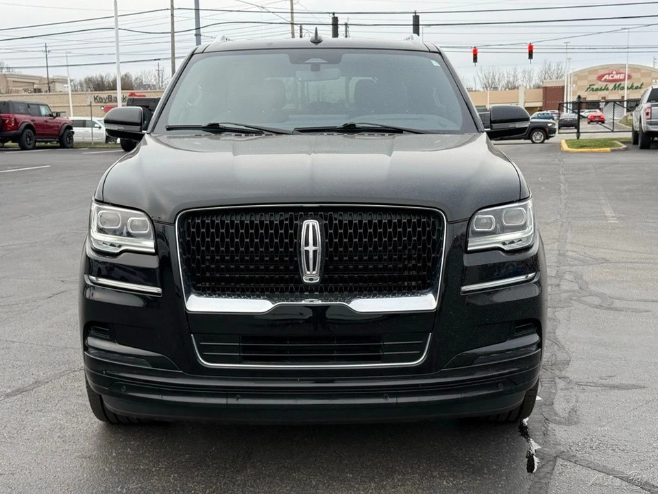 2023 Lincoln Navigator 4th Gen - Image 8 of 12