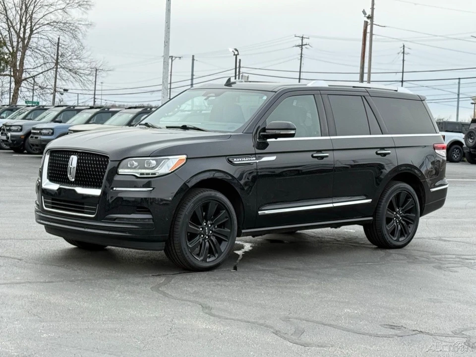 2023 Lincoln Navigator 4th Gen - Image 7 of 12