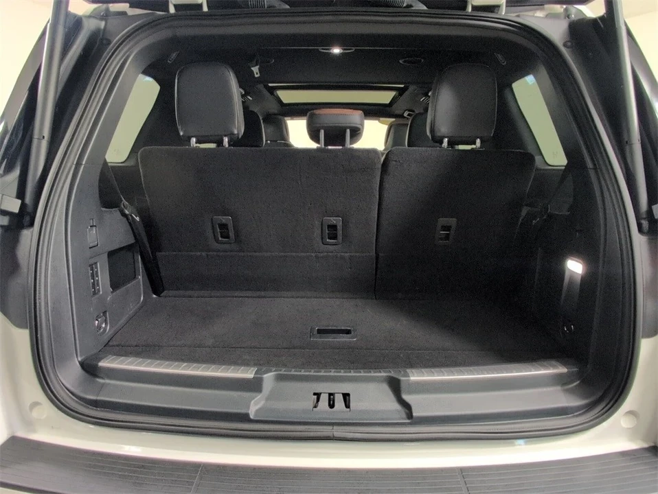 2023 Lincoln Navigator 4th Gen - Image 11 of 12