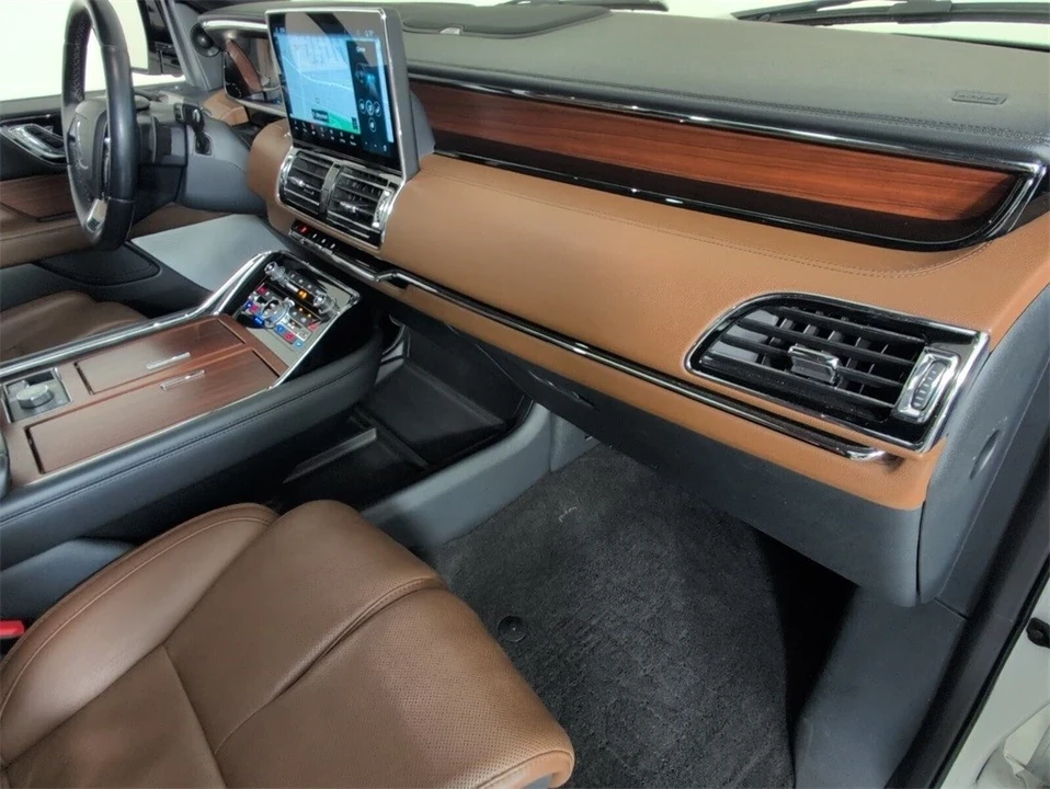 2023 Lincoln Navigator 4th Gen - Image 14 of 21