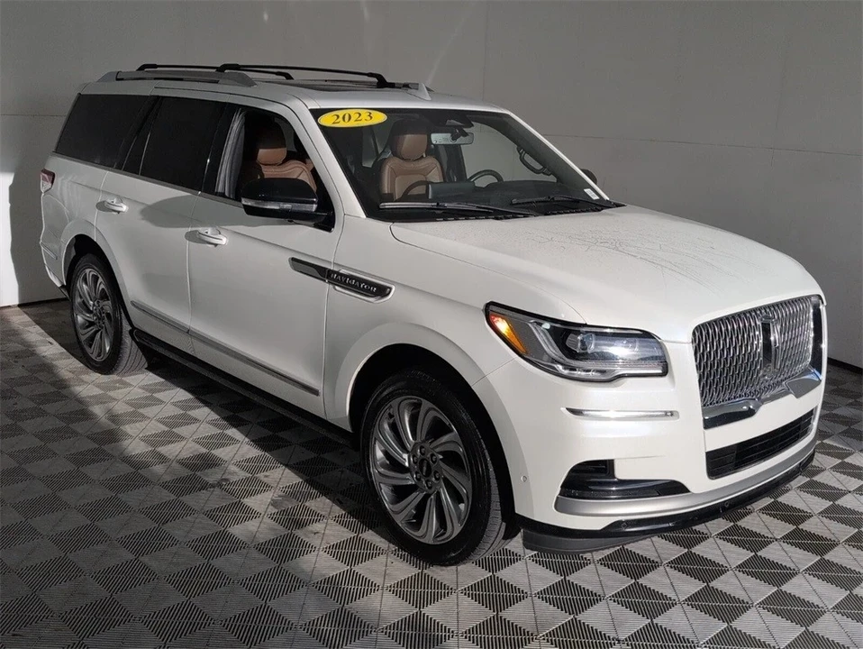 2023 Lincoln Navigator 4th Gen - Image 2 of 12