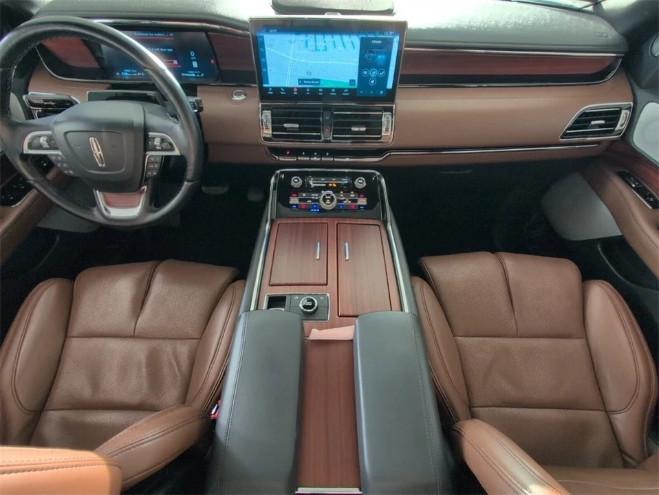 2023 Lincoln Navigator 4th Gen - Image 10 of 12