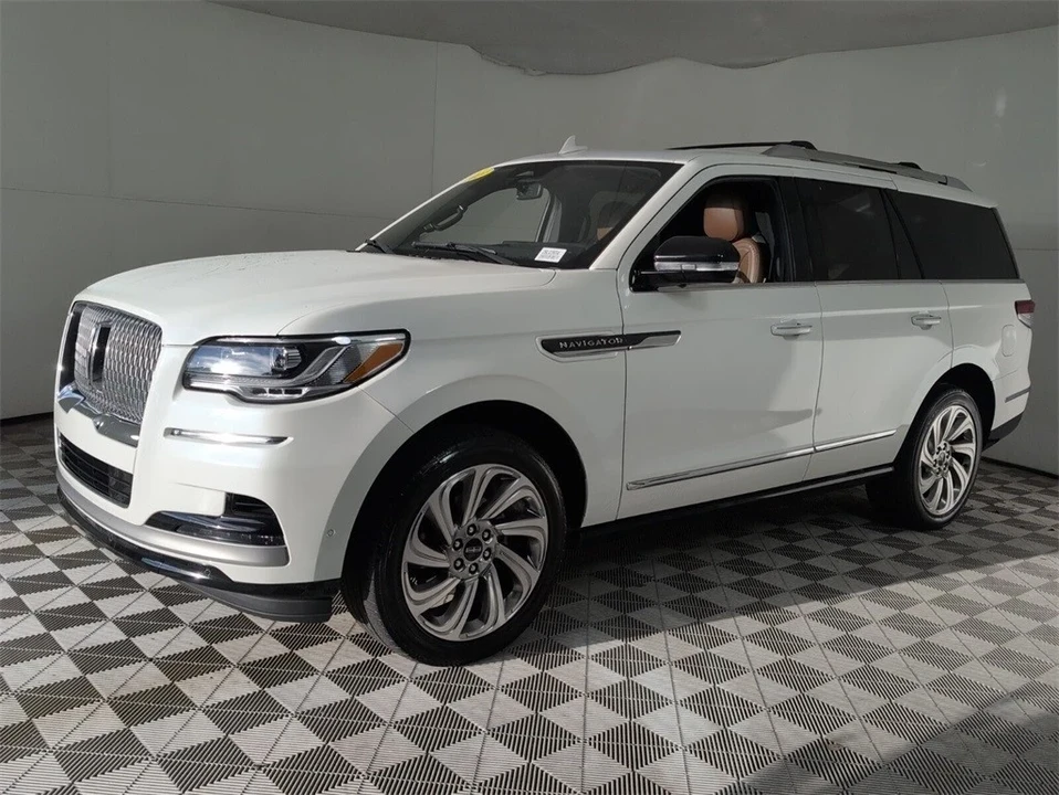 2023 Lincoln Navigator 4th Gen - Image 4 of 12