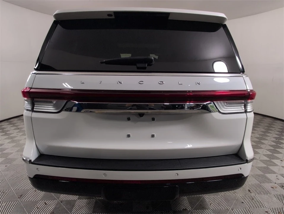 2023 Lincoln Navigator 4th Gen - Image 13 of 21