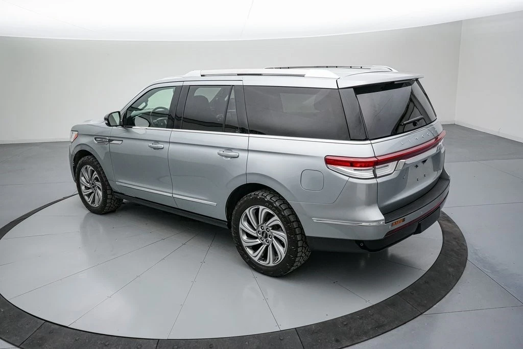 2023 Lincoln Navigator 4th Gen - Image 7 of 21