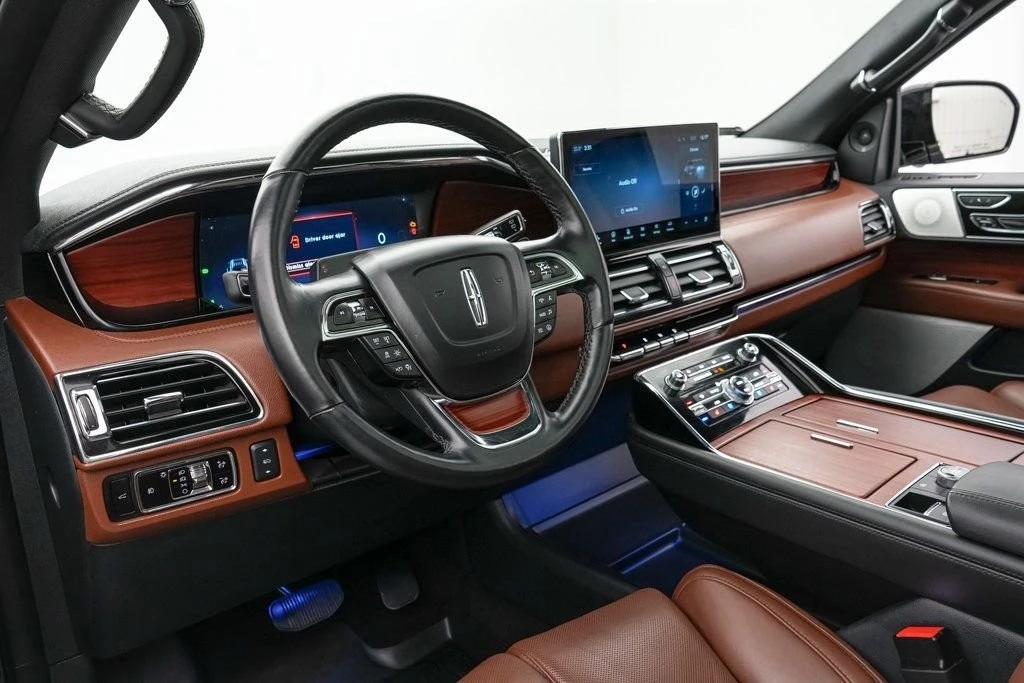 2023 Lincoln Navigator 4th Gen - Image 15 of 21