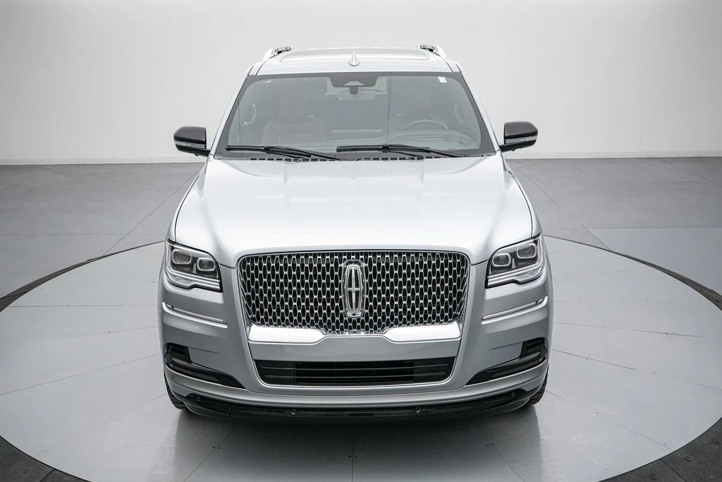 2023 Lincoln Navigator 4th Gen - Image 10 of 21