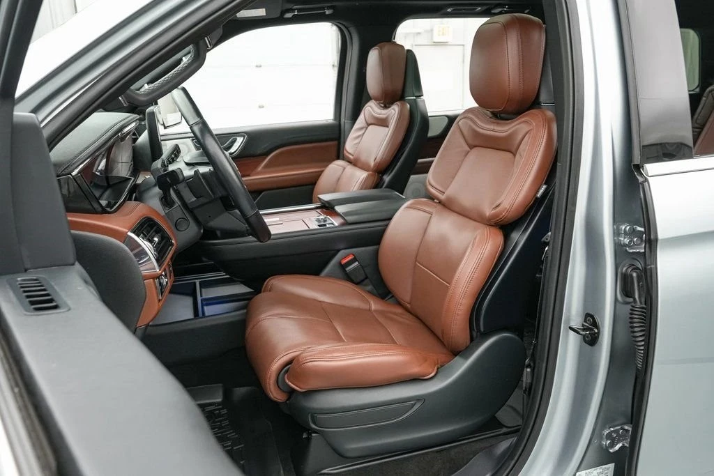 2023 Lincoln Navigator 4th Gen - Image 14 of 21