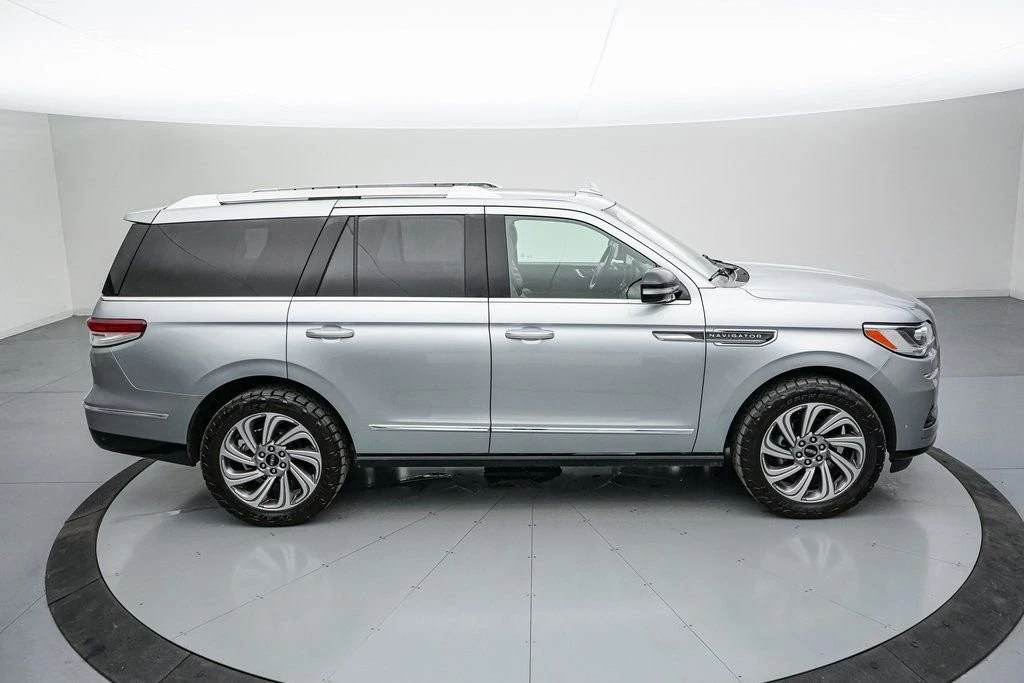 2023 Lincoln Navigator 4th Gen - Image 4 of 21