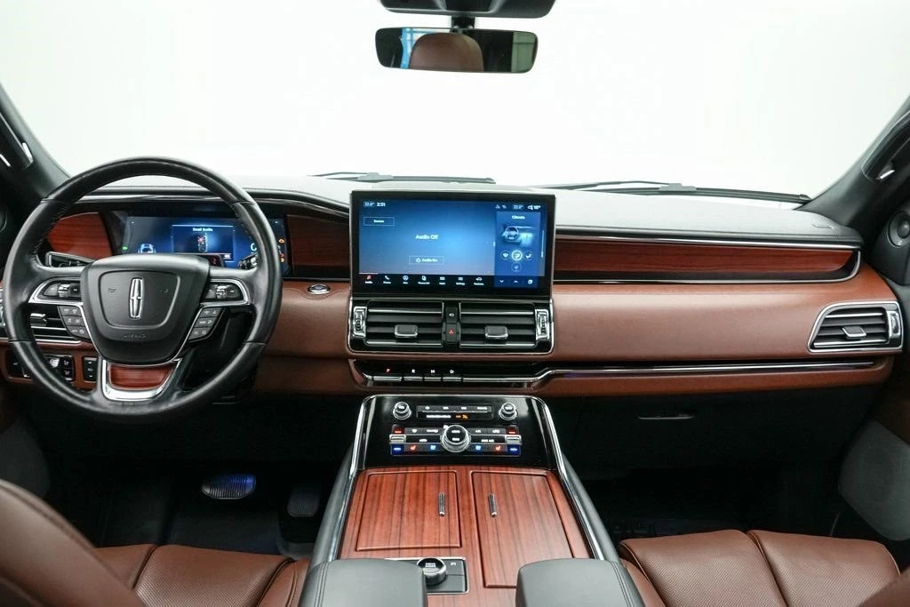 2023 Lincoln Navigator 4th Gen - Image 18 of 21