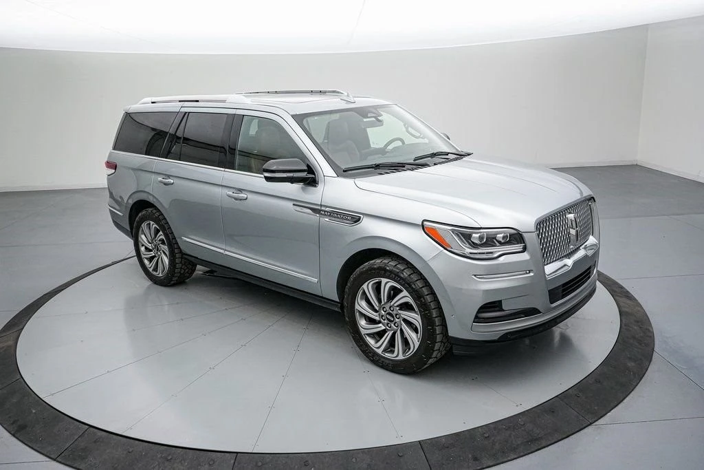 2023 Lincoln Navigator 4th Gen - Image 2 of 21